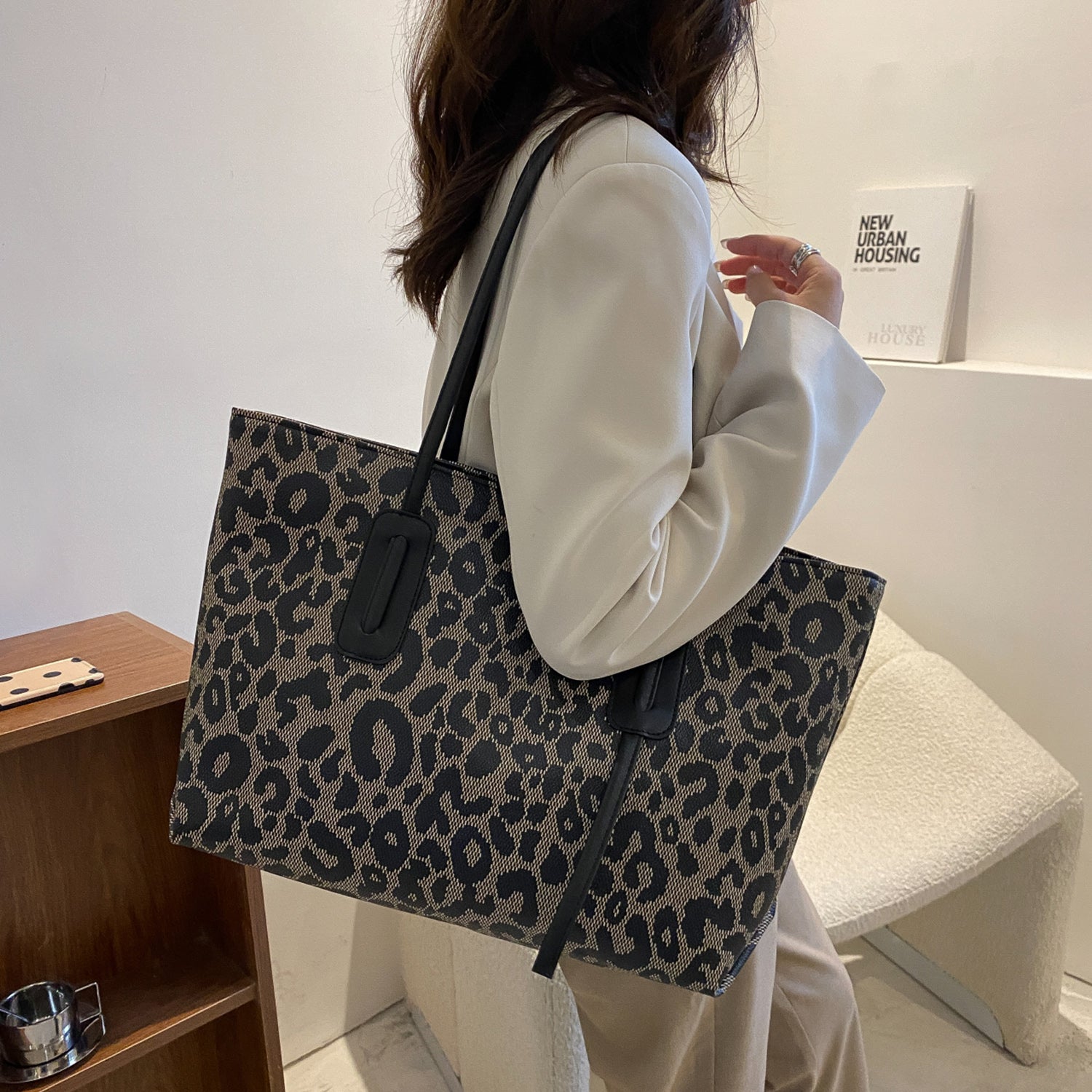 Bolso de mano de piel sintética con estampado de leopardo