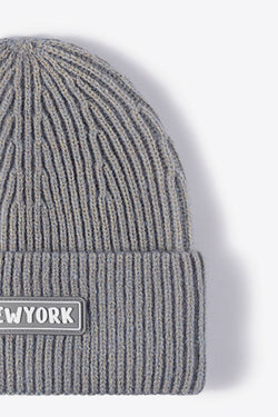 Gorro de punto acanalado con puños y parche NEWYORK