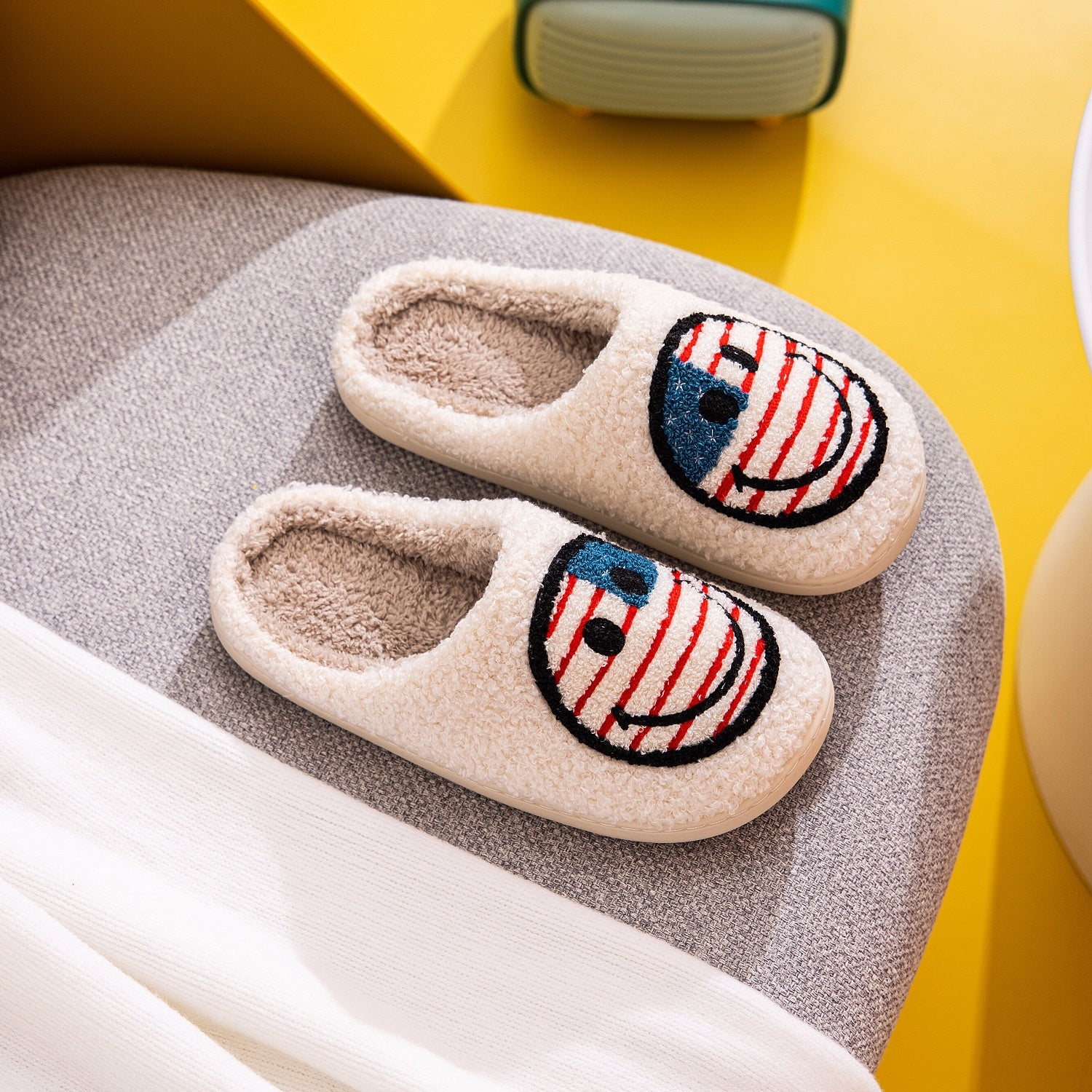 Pantuflas con cara sonriente de Melody