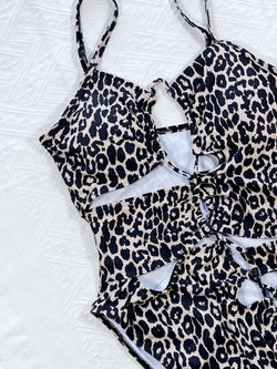 Traje de baño de una pieza con lazo y escote de leopardo