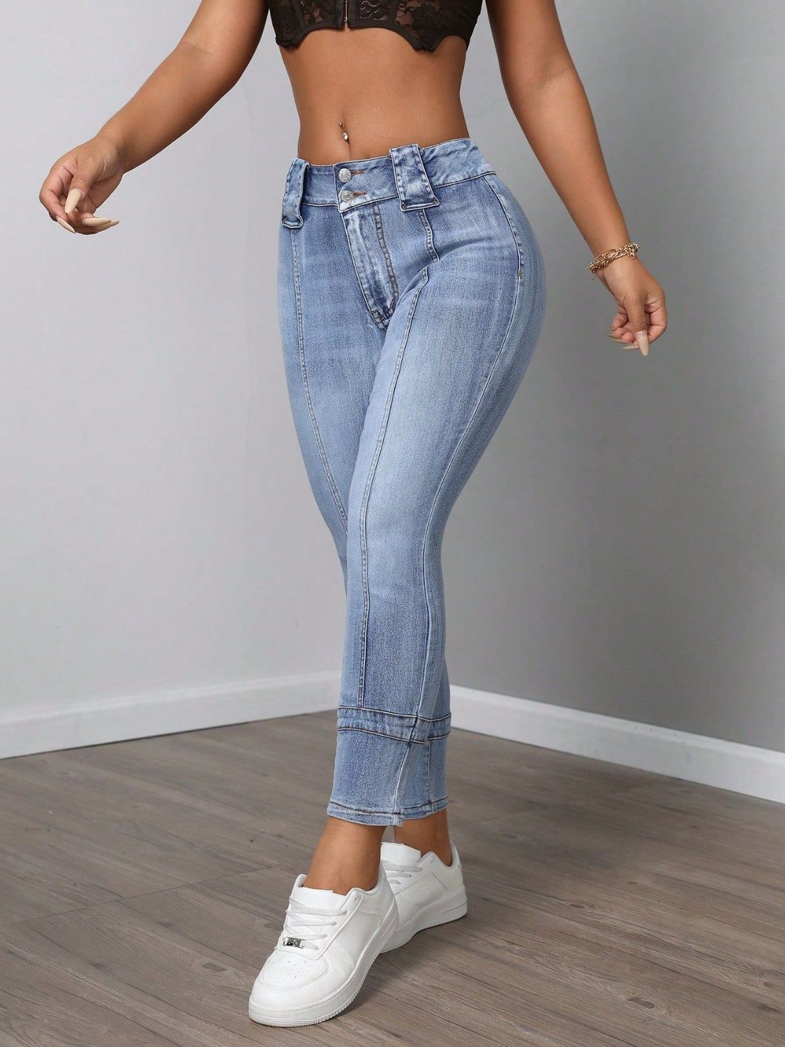 Mid Rise Skinny Jeans with Pockets