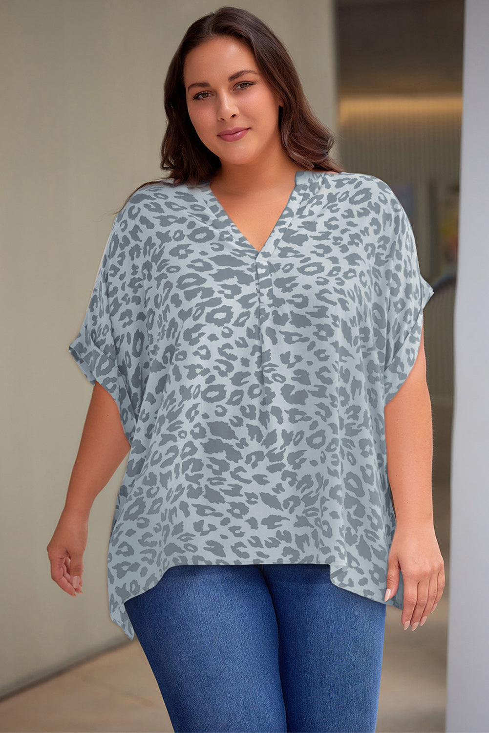 Blusa de manga corta con cuello entallado y estampado de talla grande