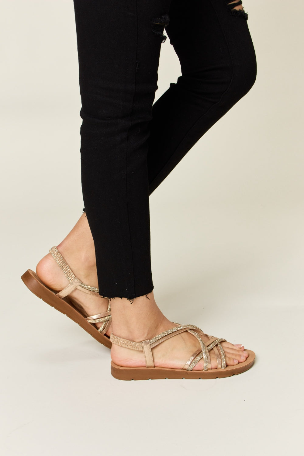 Sandalias planas con cristales entrecruzados Forever Link