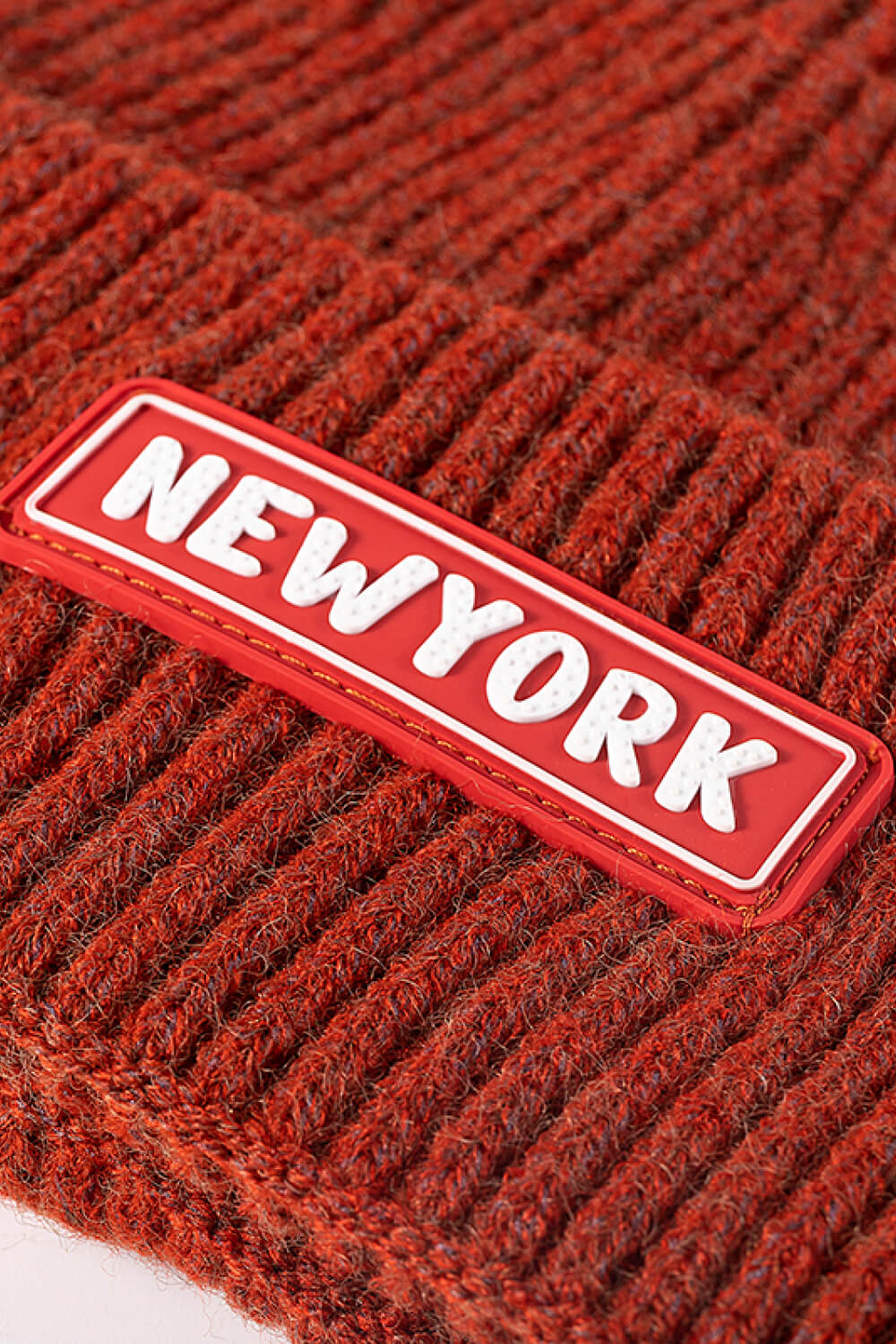 Gorro de punto acanalado con puños y parche NEWYORK