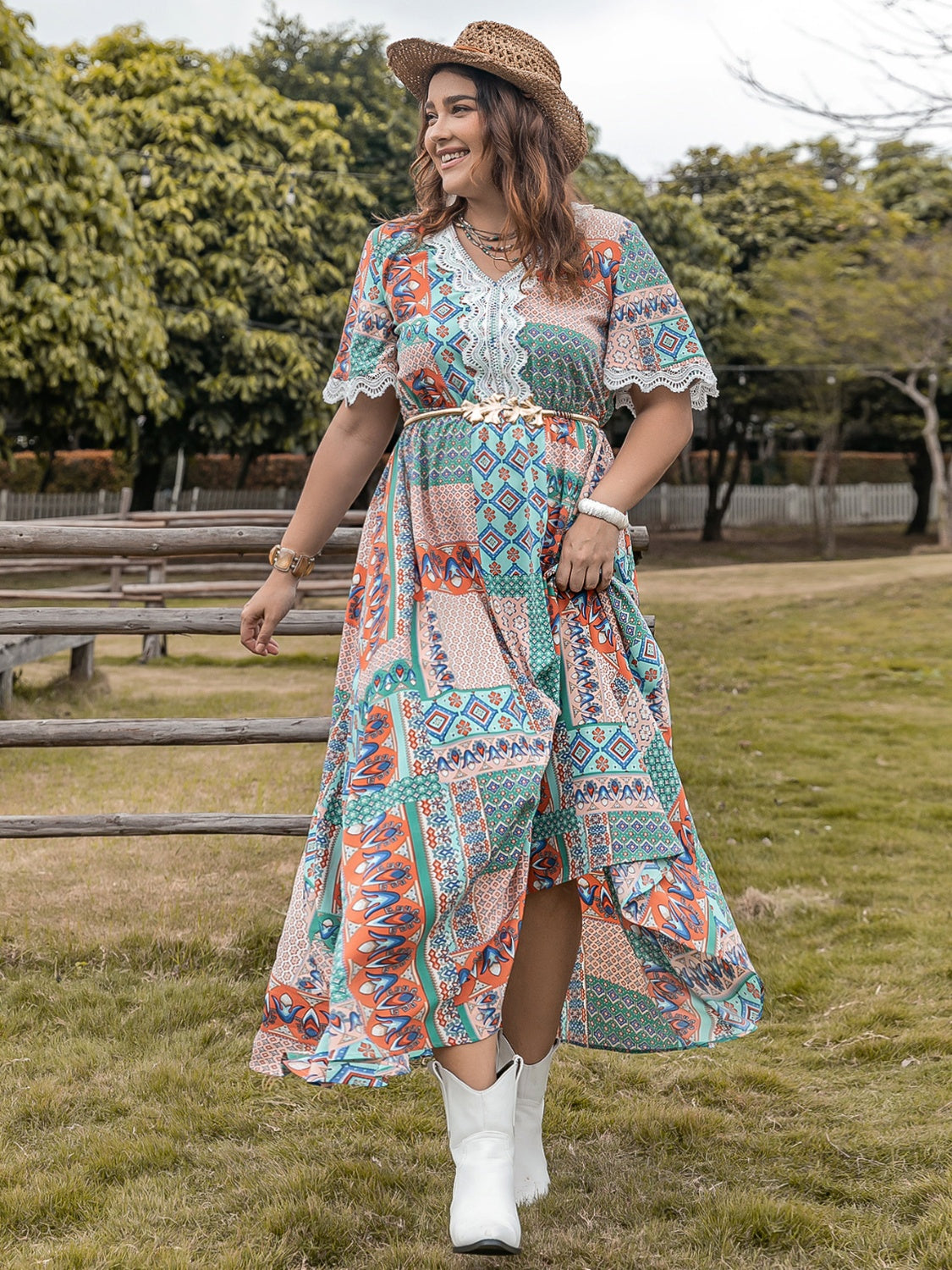 Vestido midi de media manga con estampado de encaje y detalles de talla grande