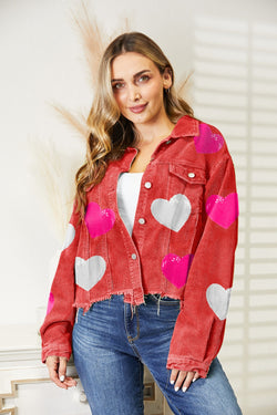 Chaqueta con hombros caídos y lentejuelas en forma de corazón