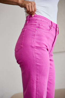 Pantalones vaqueros de talle alto con dobladillo sin rematar y control de abdomen de RFM Crop Chloe