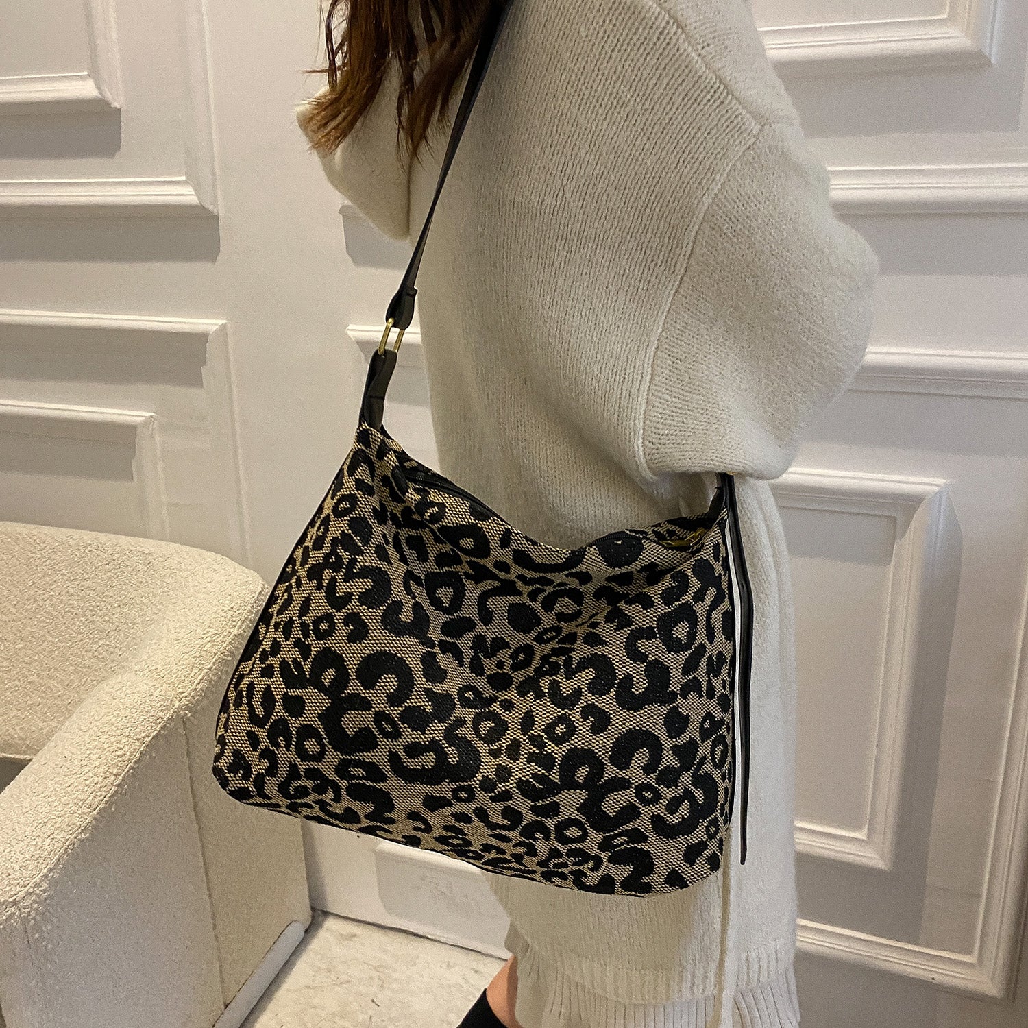 Bolso de hombro de piel sintética con estampado de leopardo