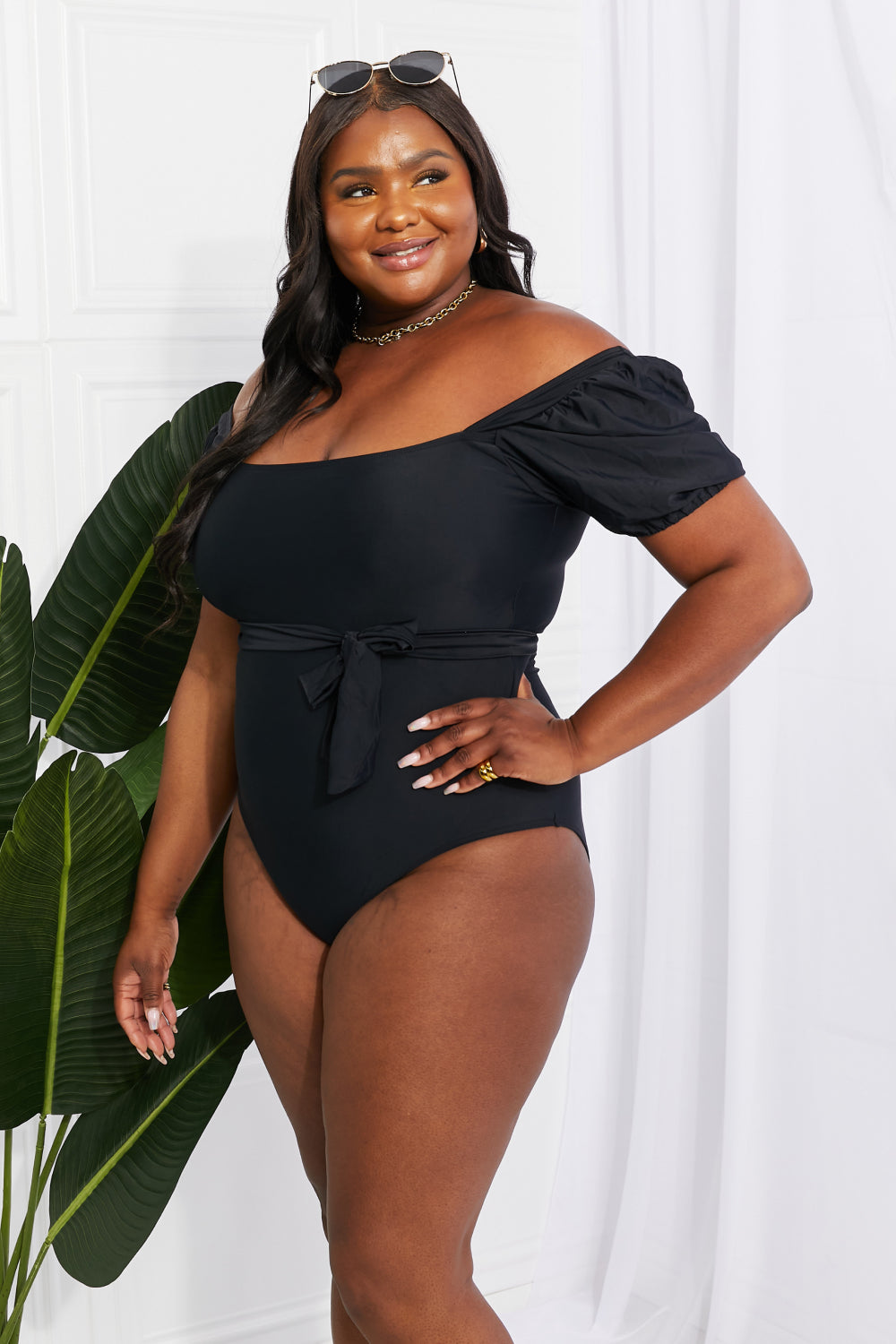 Traje de baño de una pieza con mangas abullonadas Salty Air de Marina West Swim en color negro