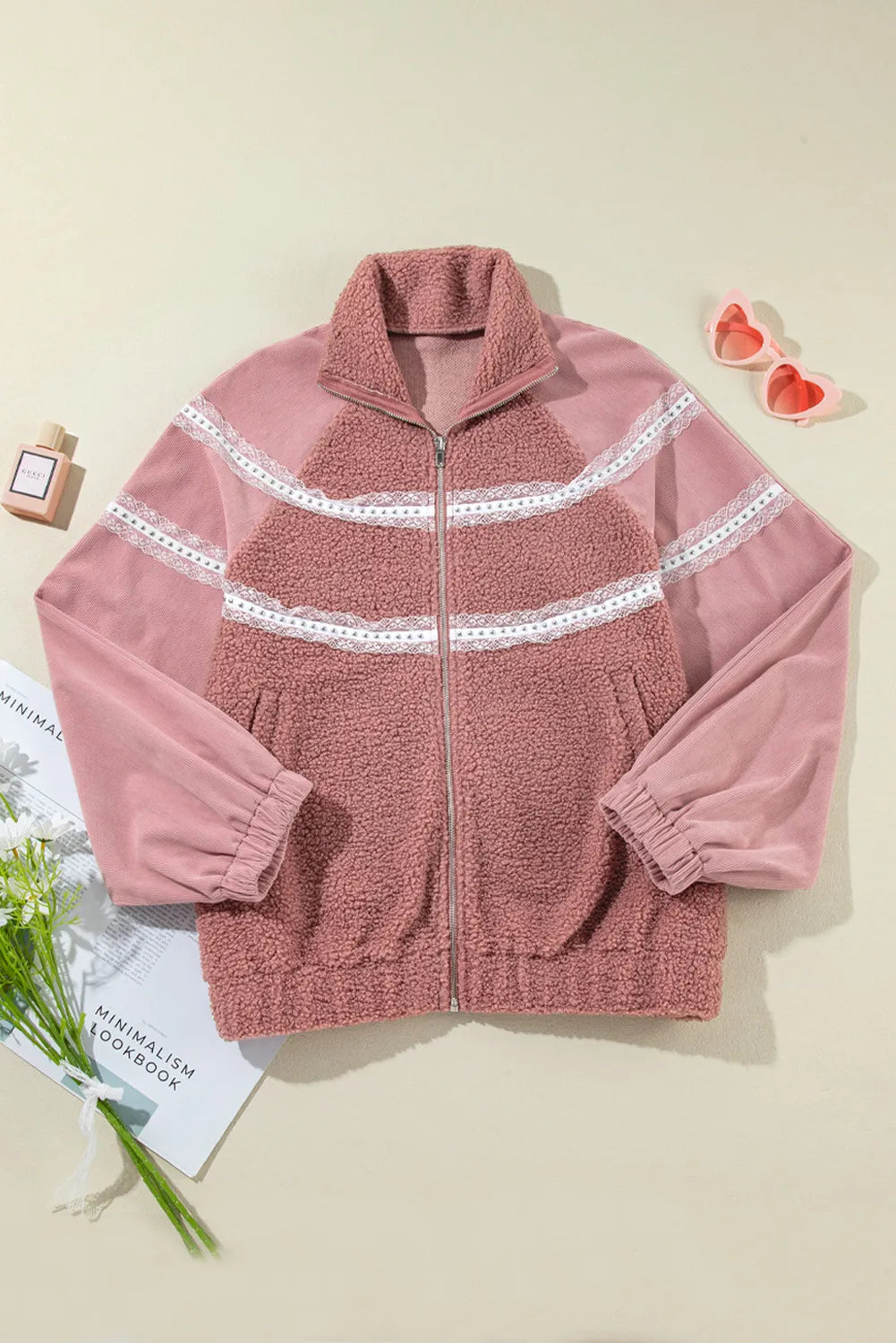 Chaqueta de manga larga con cremallera y detalle de encaje difuso