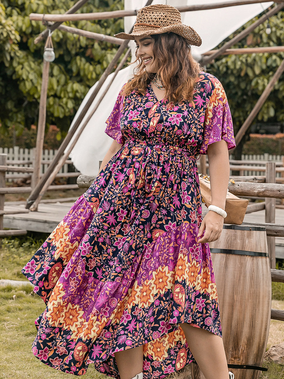 Vestido midi con escote en V y mangas abullonadas y estampado de talla grande