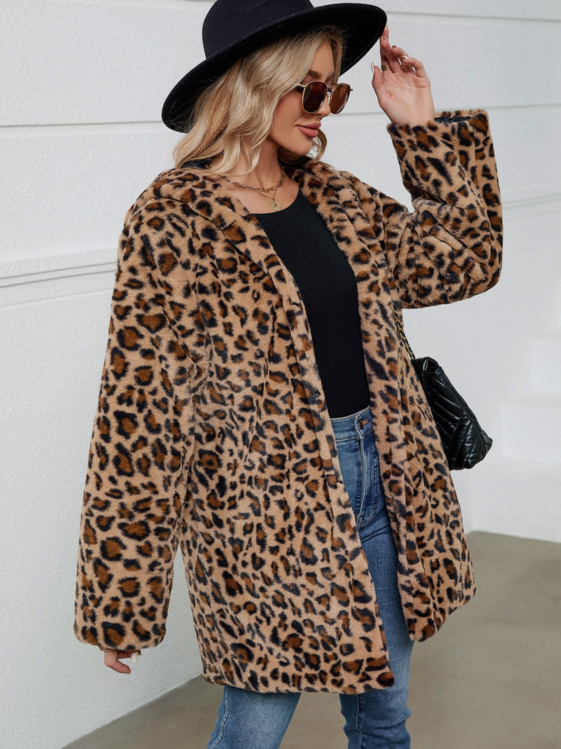 Chaqueta de manga larga con capucha y estampado de leopardo peludo