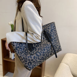 Bolso de mano de piel sintética con estampado de leopardo