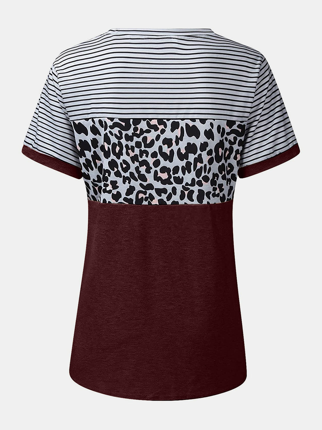 Camiseta de manga corta con cuello redondo y estampado de leopardo a rayas de tamaño completo