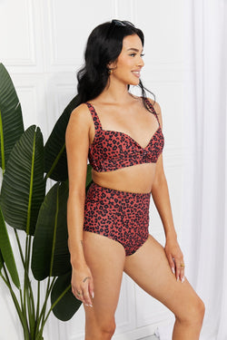 Bikini de tiro alto Take A Dip Twist de Marina West Swim en color ocre