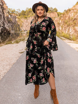 Vestido de talla grande con mangas acampanadas y estampado floral