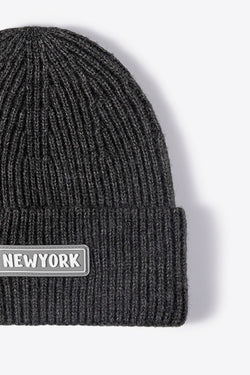 Gorro de punto acanalado con puños y parche NEWYORK