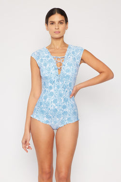 Traje de baño de una pieza con escote en V Bring Me Flowers de Marina West Swim en azul cardo