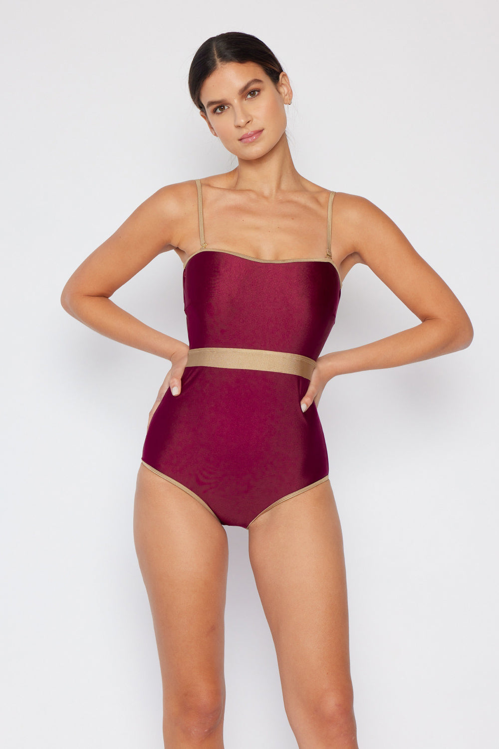 Traje de baño de una pieza con ribete en contraste Wave Break de Marina West Swim en color vino