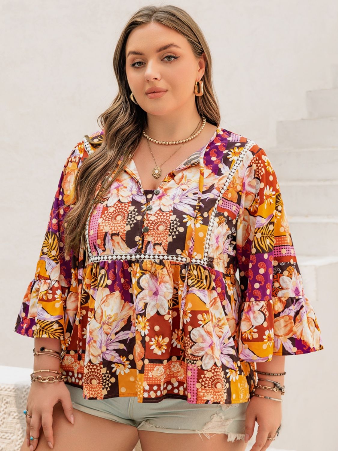 Blusa estampada con lazo en el cuello de talla grande