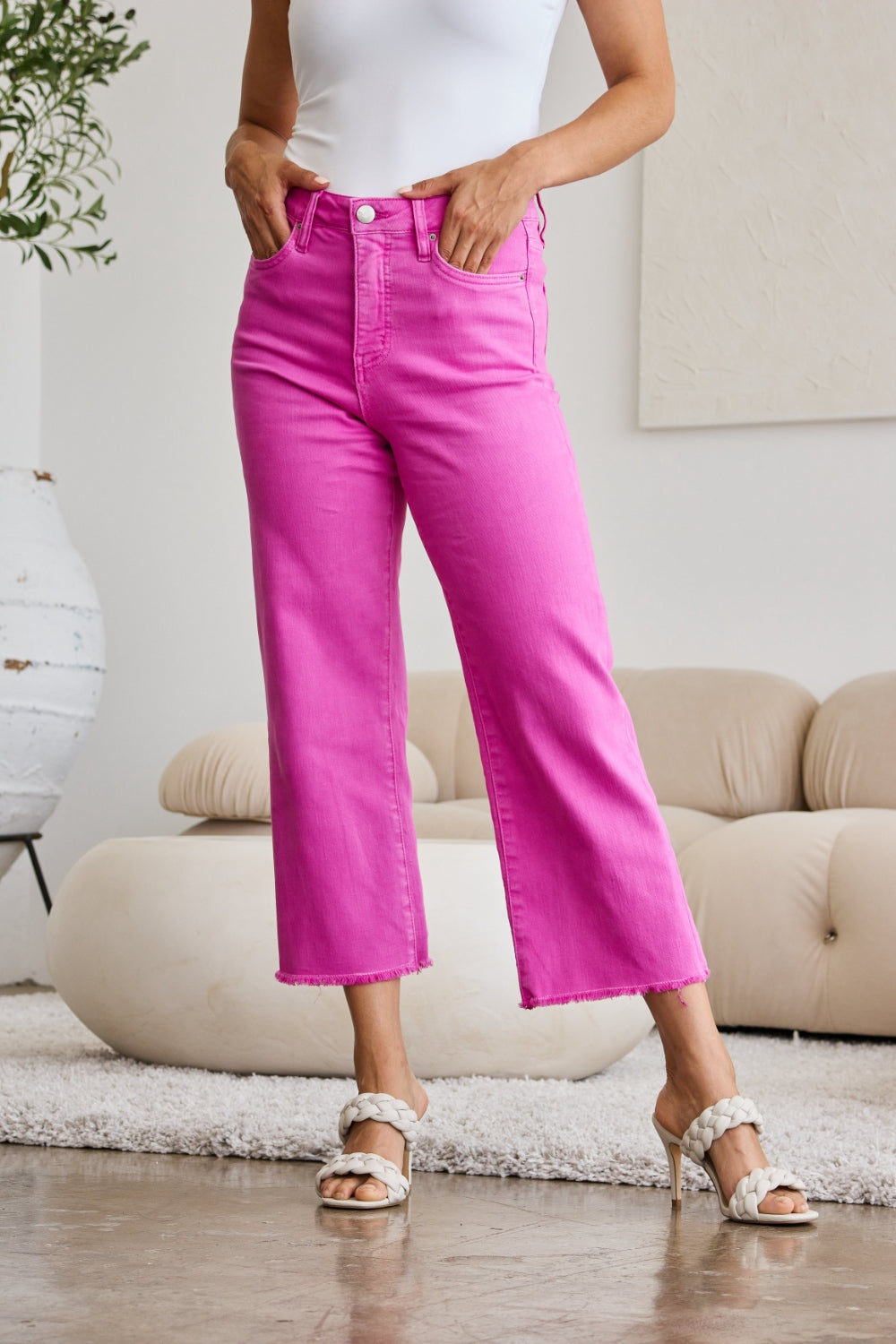 Pantalones vaqueros de talle alto con dobladillo sin rematar y control de abdomen de RFM Crop Chloe