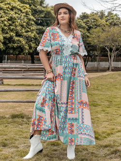 Vestido midi de media manga con estampado de encaje y detalles de talla grande