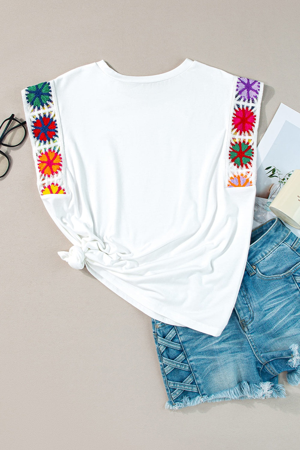 Blusa con cuello redondo y mangas cortas