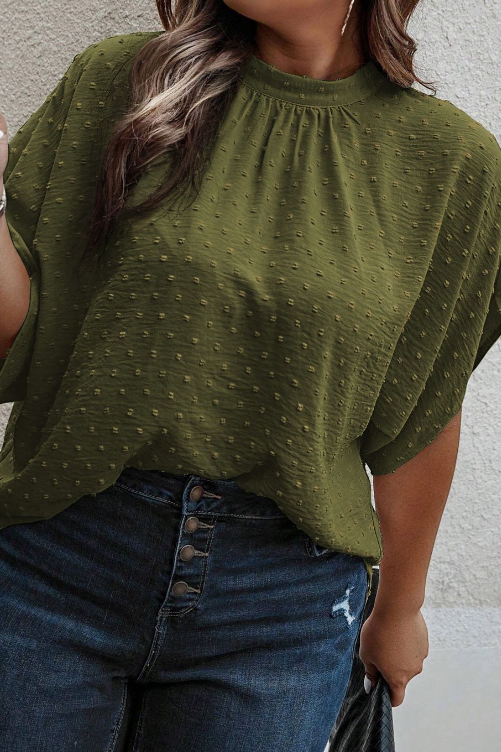 Blusa de cuello alto con lazo y lunares suizos en talla grande