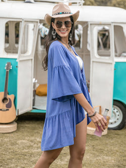 Vestido playero con hombros caídos, detalle de encaje y lazo